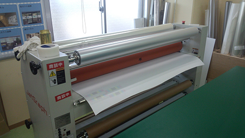 ラミネート加工機